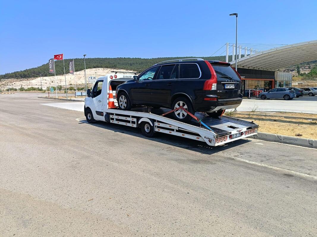 Buca gece BMW taşıma